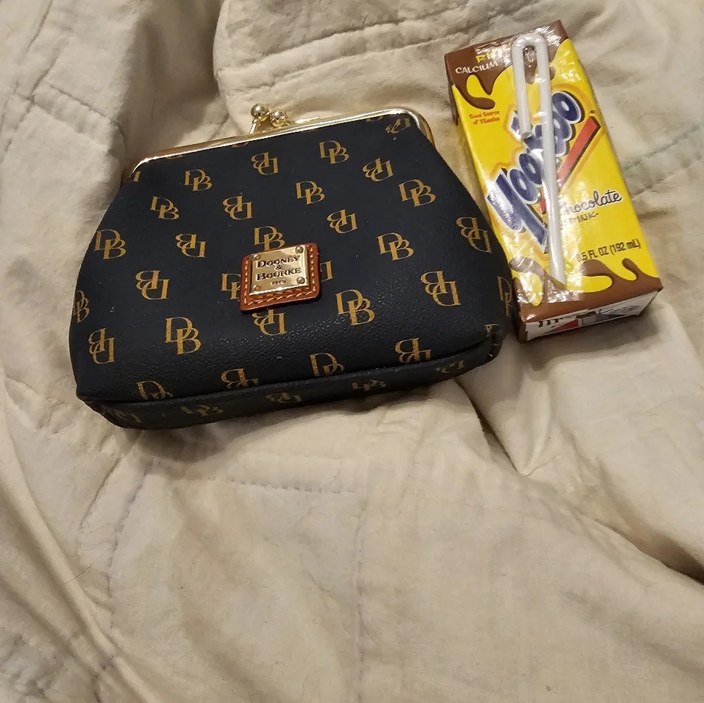 Dooney & Bourke Cin Purse Credit Card Holder - Picture 5 of 7